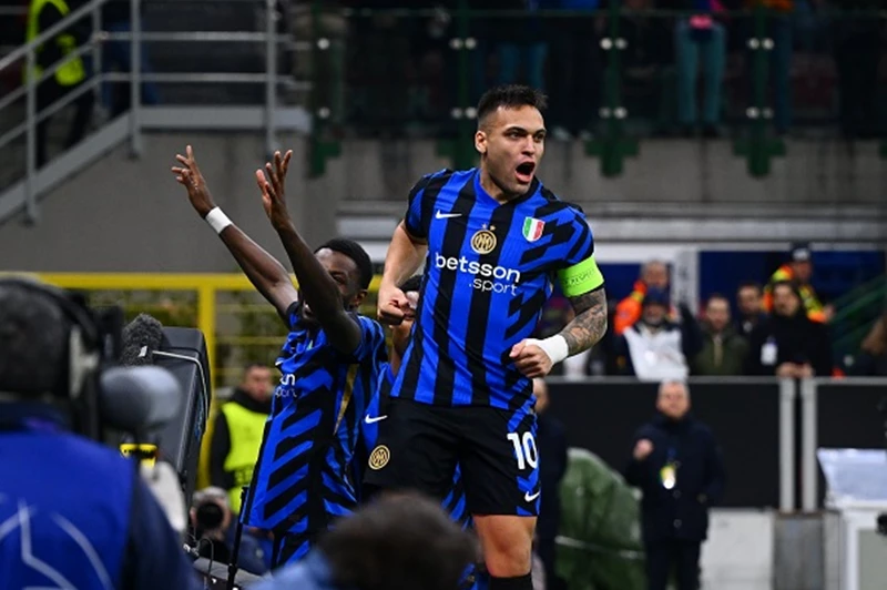 توتر في غرفة ملابس إنتر: كيفو يتدخل لحل النزاع بين القائد وتشالهانوغلو