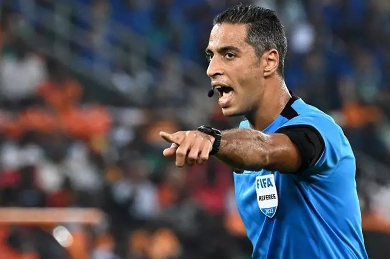 بقيادة أمين عمر.. طاقم مصري يدير مواجهة نهضة بركان وأهلي طرابلس