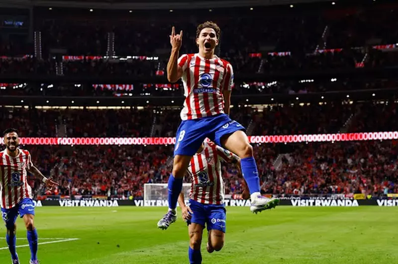 شرط إعجازي.. أتلتيكو مدريد يحدد قيمة بيع ألفاريز إلى برشلونة