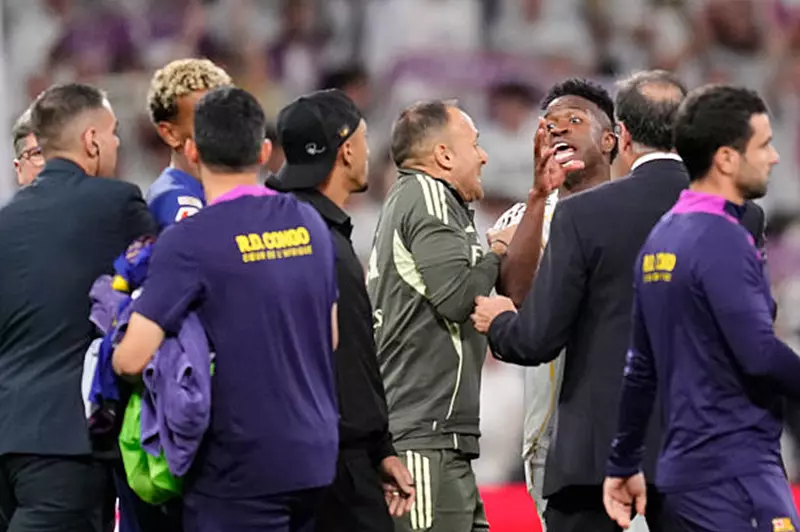 فينيسيوس اشتبك مع يامال.. كواليس المشادة العنيفة في كلاسيكو ريال مدريد وبرشلونة