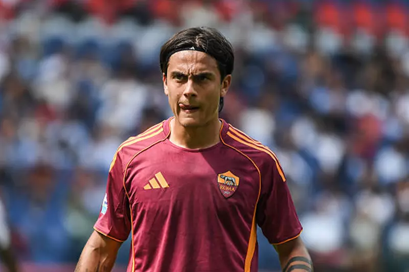 إصابة ديبالا تثير الشكوك حول مستقبله مع روما